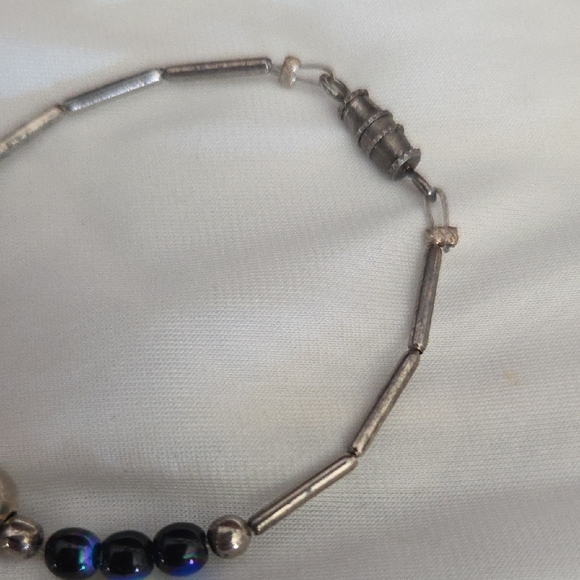 Elegant Silver and Blue Beaded Bracelet - Picture 3 of 6